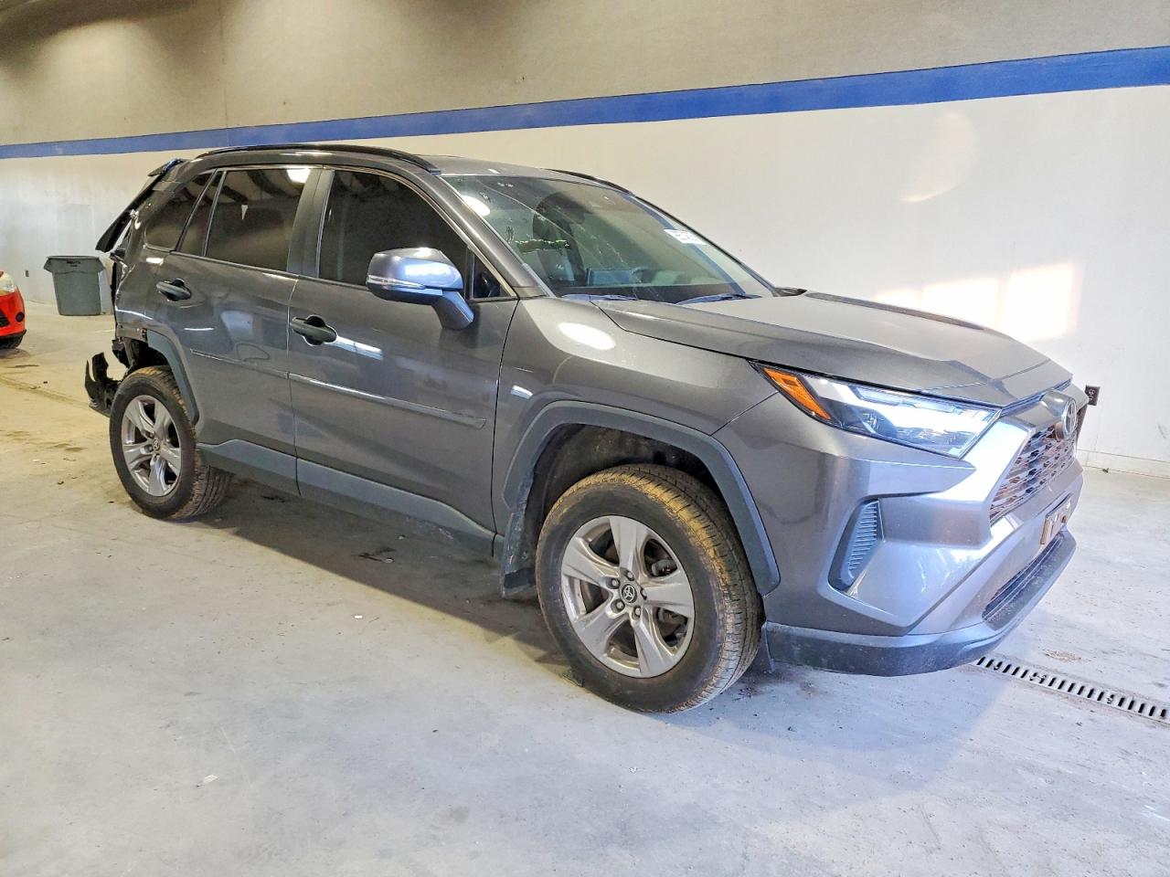 2022 TOYOTA RAV4 XLE photo 4