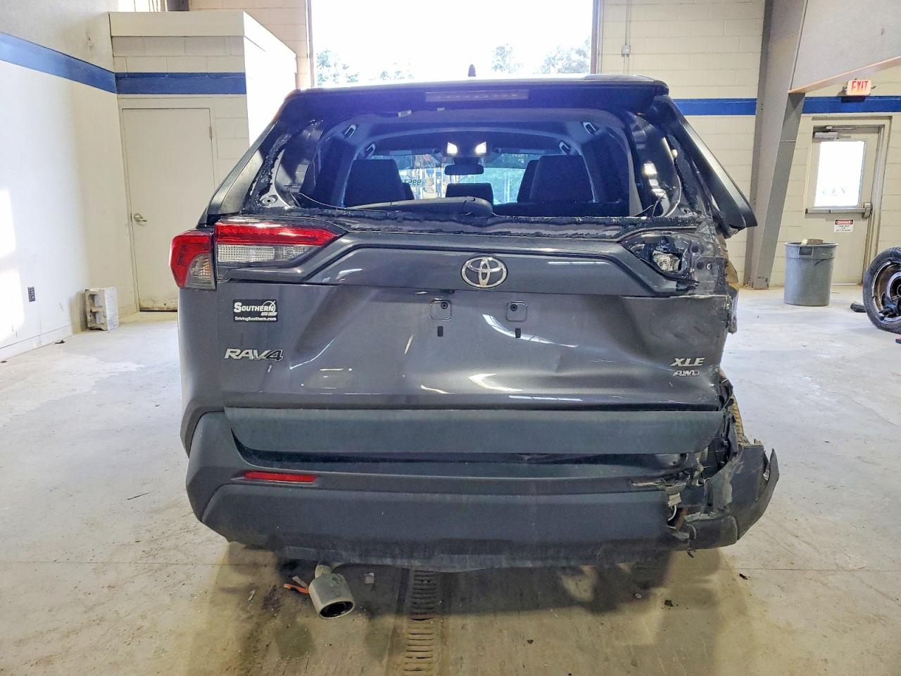 2022 TOYOTA RAV4 XLE photo 6
