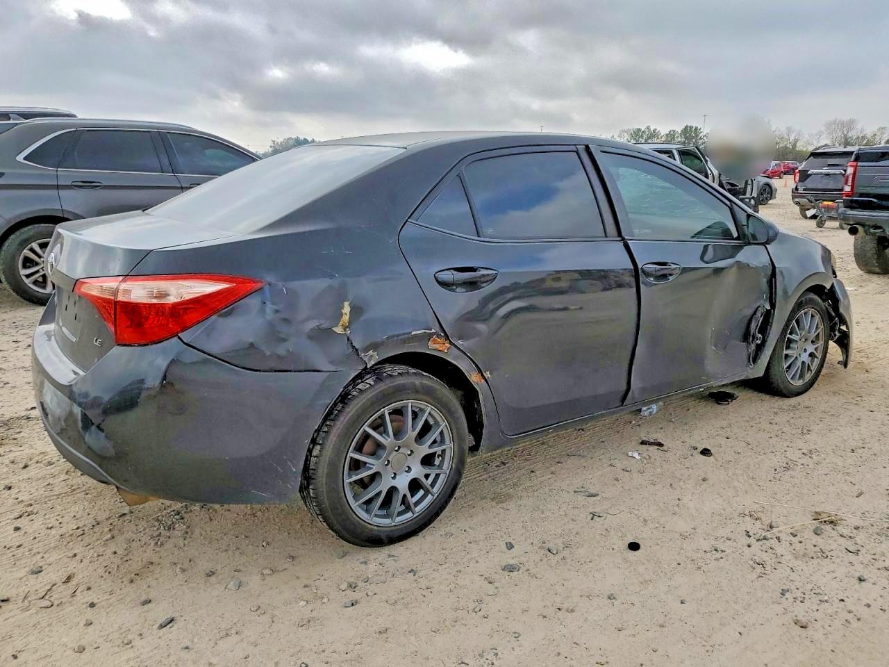 2017 TOYOTA COROLLA L photo 3
