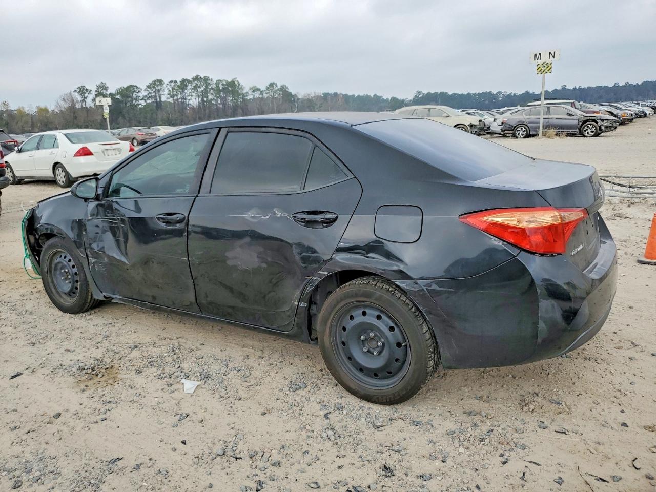 2017 TOYOTA COROLLA L photo 2