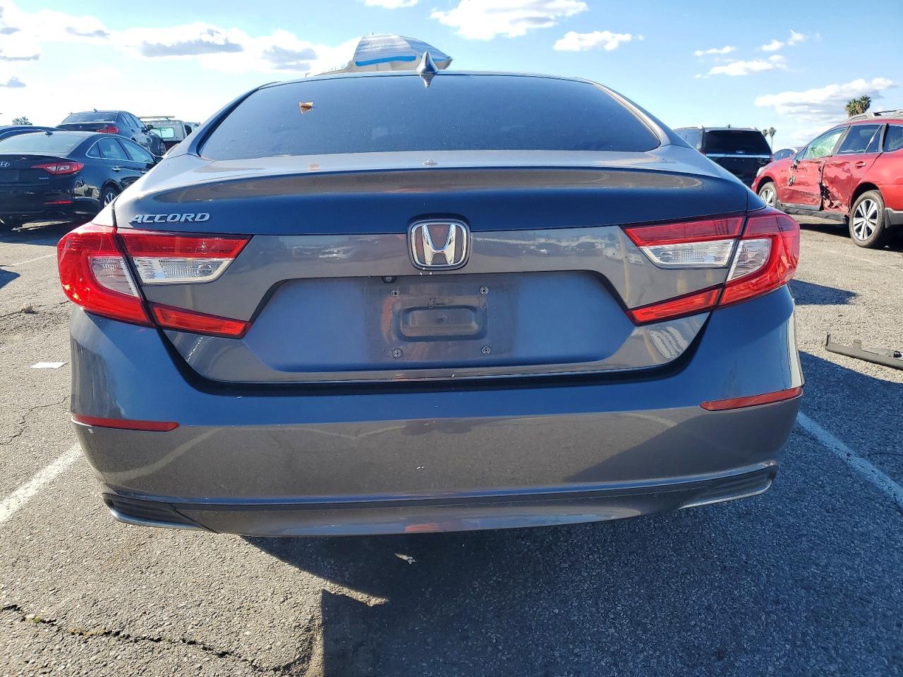 2018 HONDA ACCORD LX photo 6
