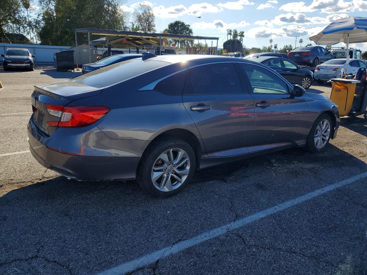 2018 HONDA ACCORD LX photo 3