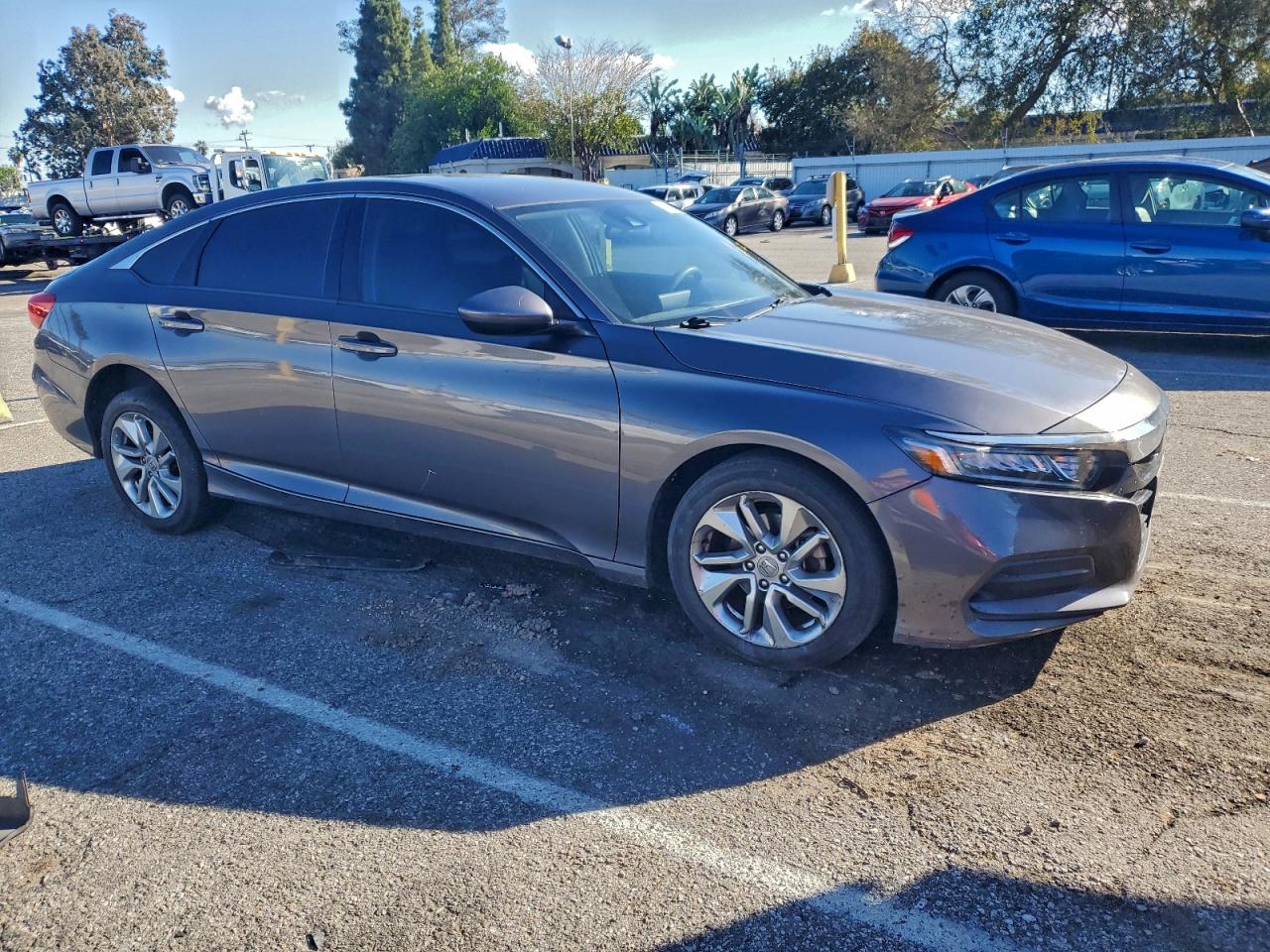 2018 HONDA ACCORD LX photo 4