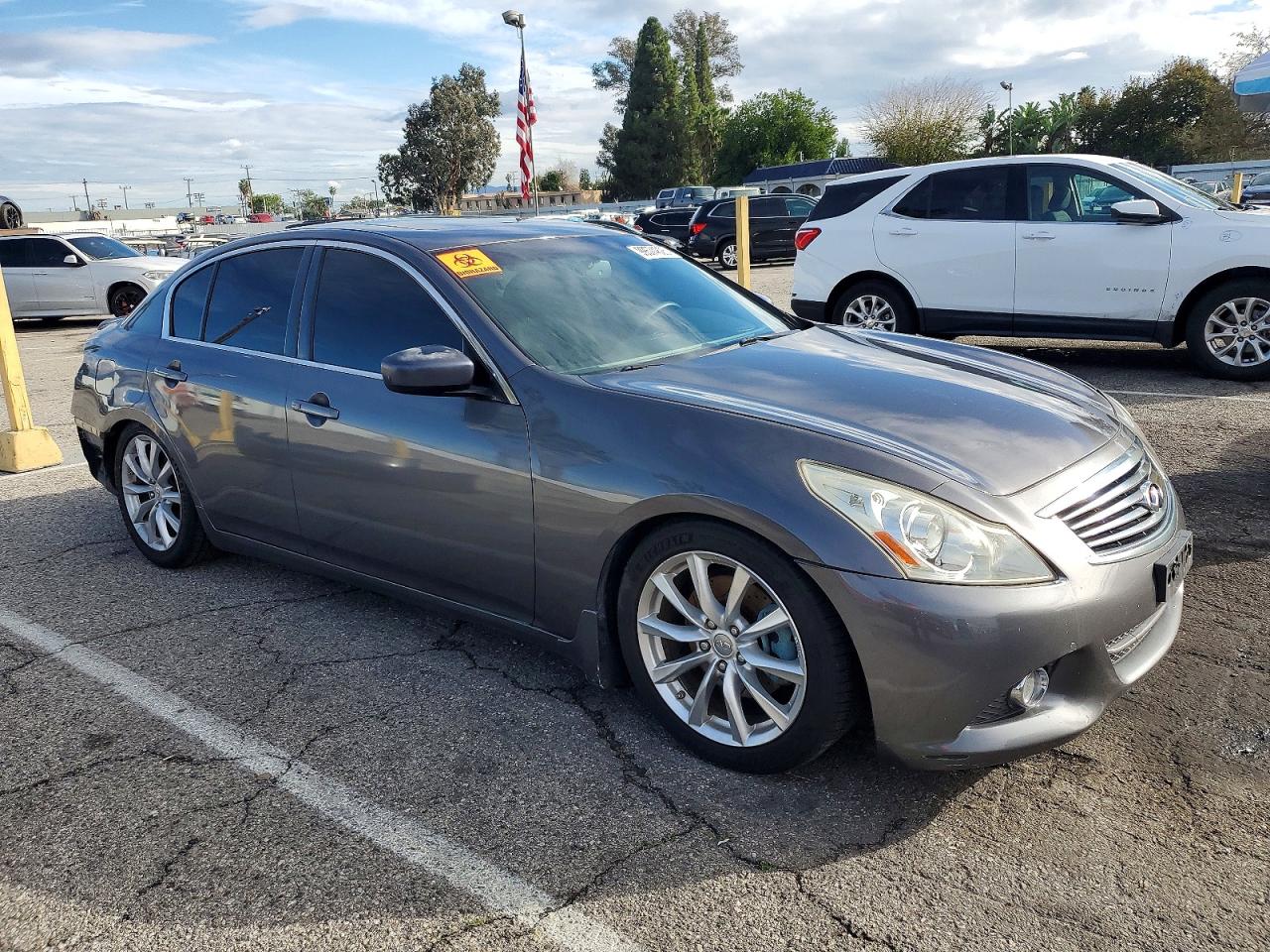 2013 INFINITI G37 photo 4