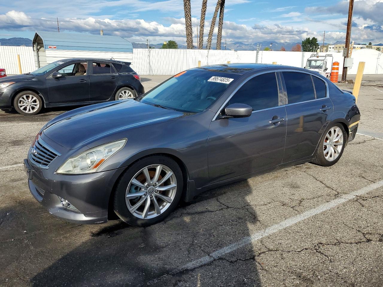 2013 INFINITI G37