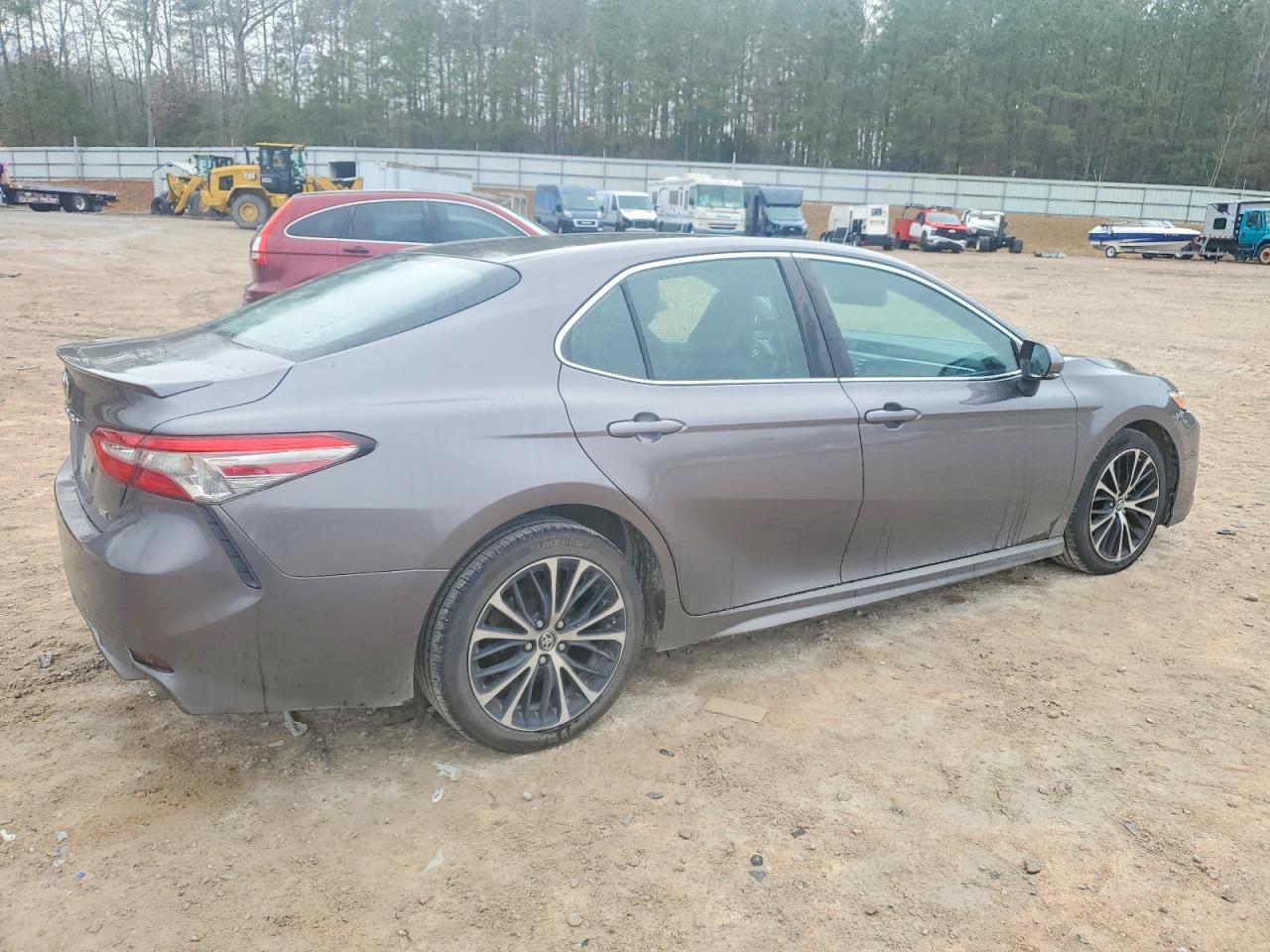 2018 TOYOTA CAMRY L photo 3