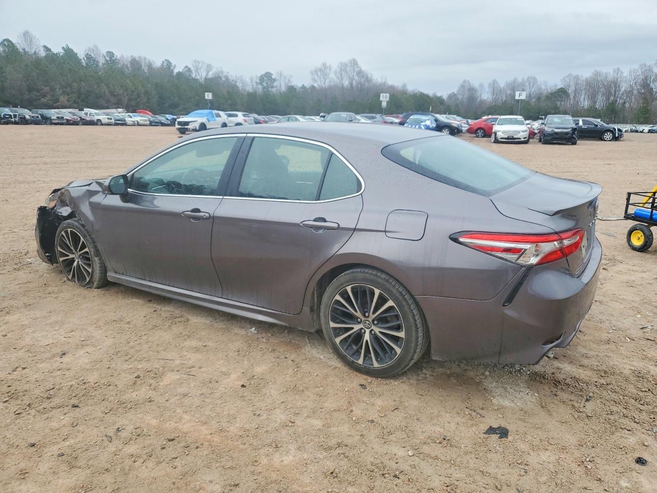 2018 TOYOTA CAMRY L photo 2