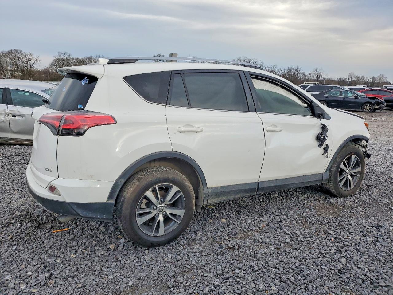 2018 TOYOTA RAV4 ADVENTURE photo 3