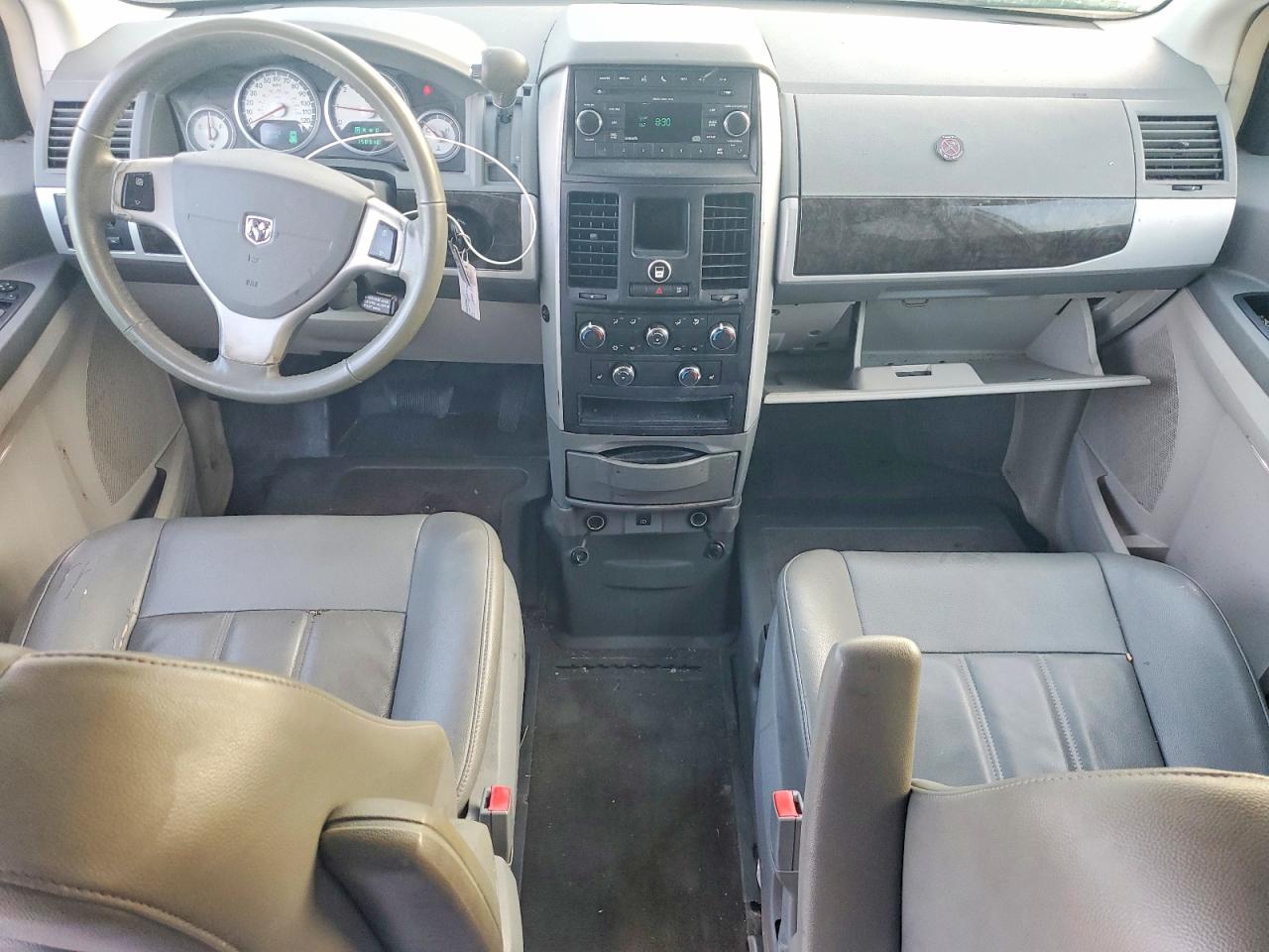 2010 DODGE GRAND CARAVAN SXT photo 8