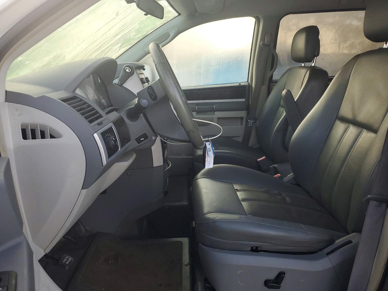 2010 DODGE GRAND CARAVAN SXT photo 7