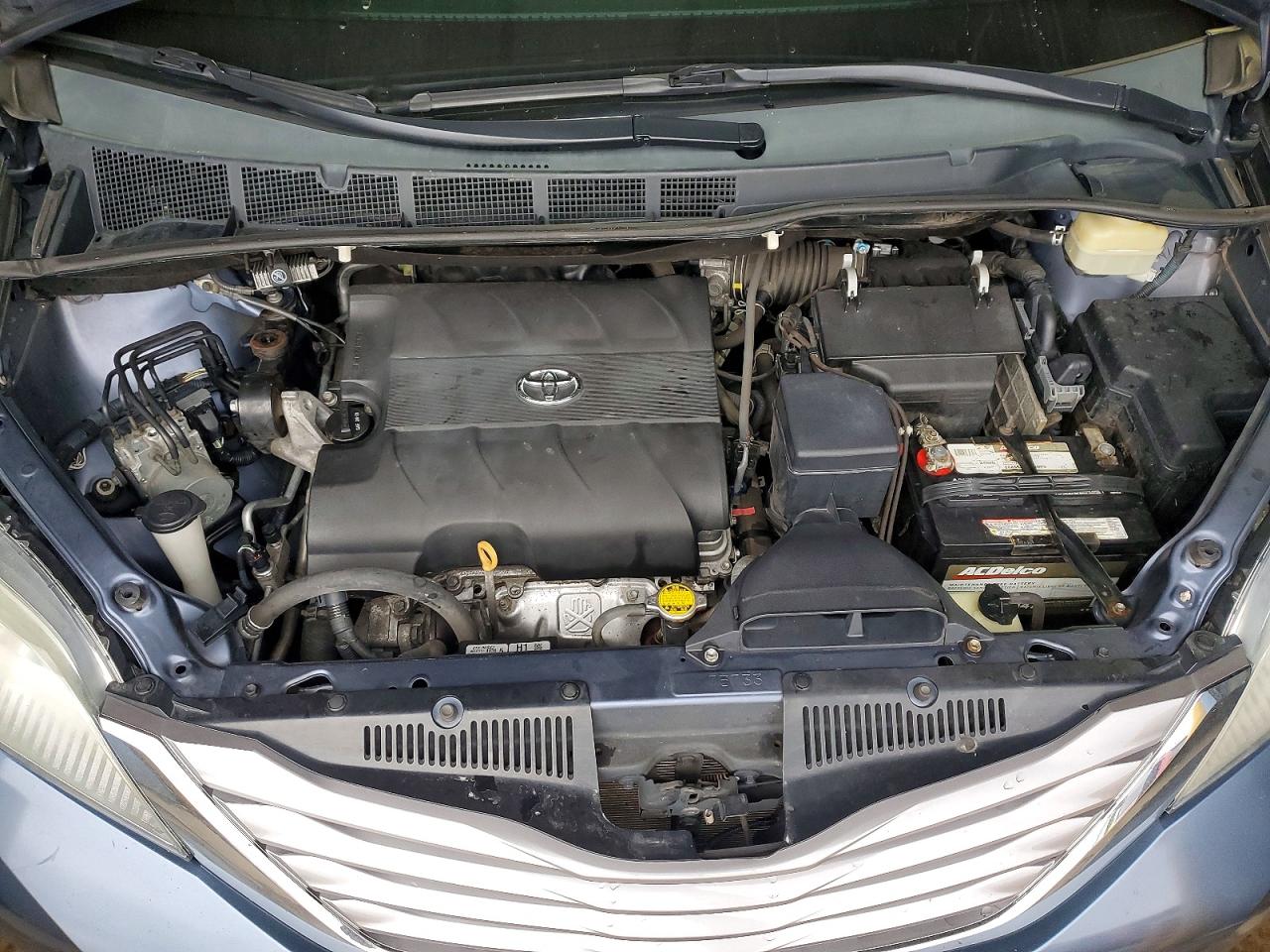 2016 TOYOTA SIENNA XLE photo 12