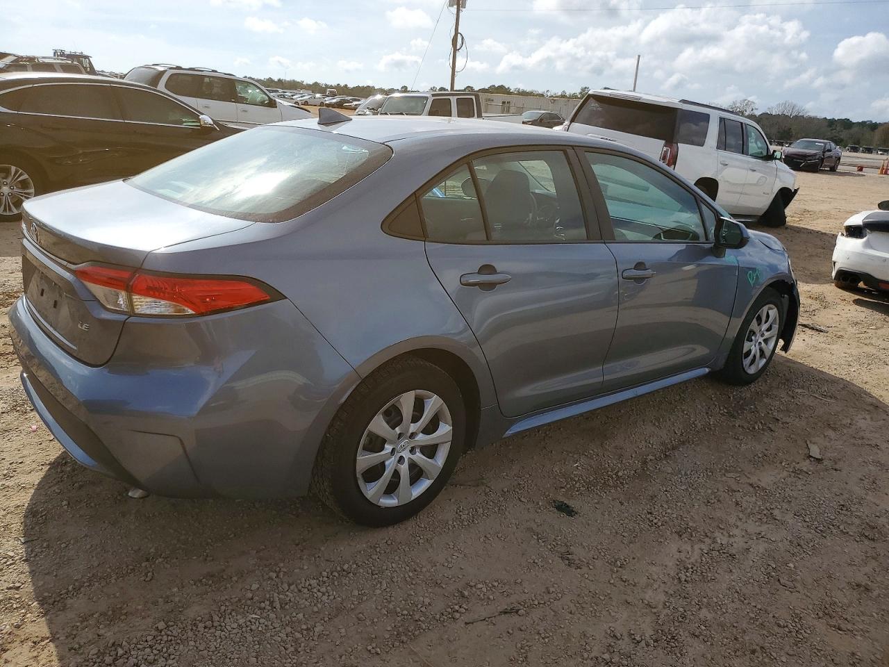 2021 TOYOTA COROLLA LE photo 3