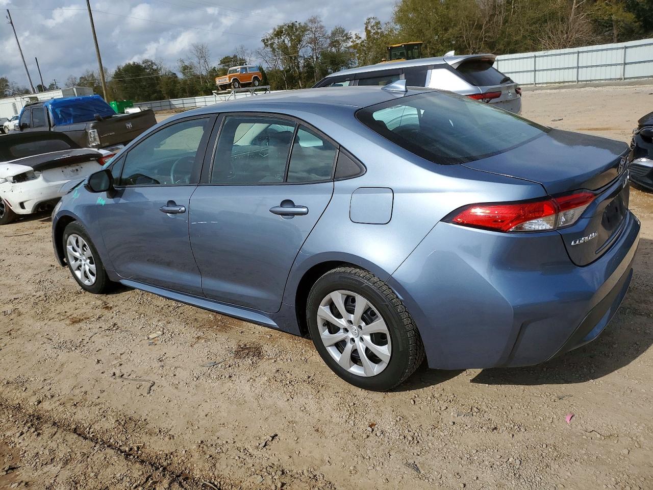 2021 TOYOTA COROLLA LE photo 2
