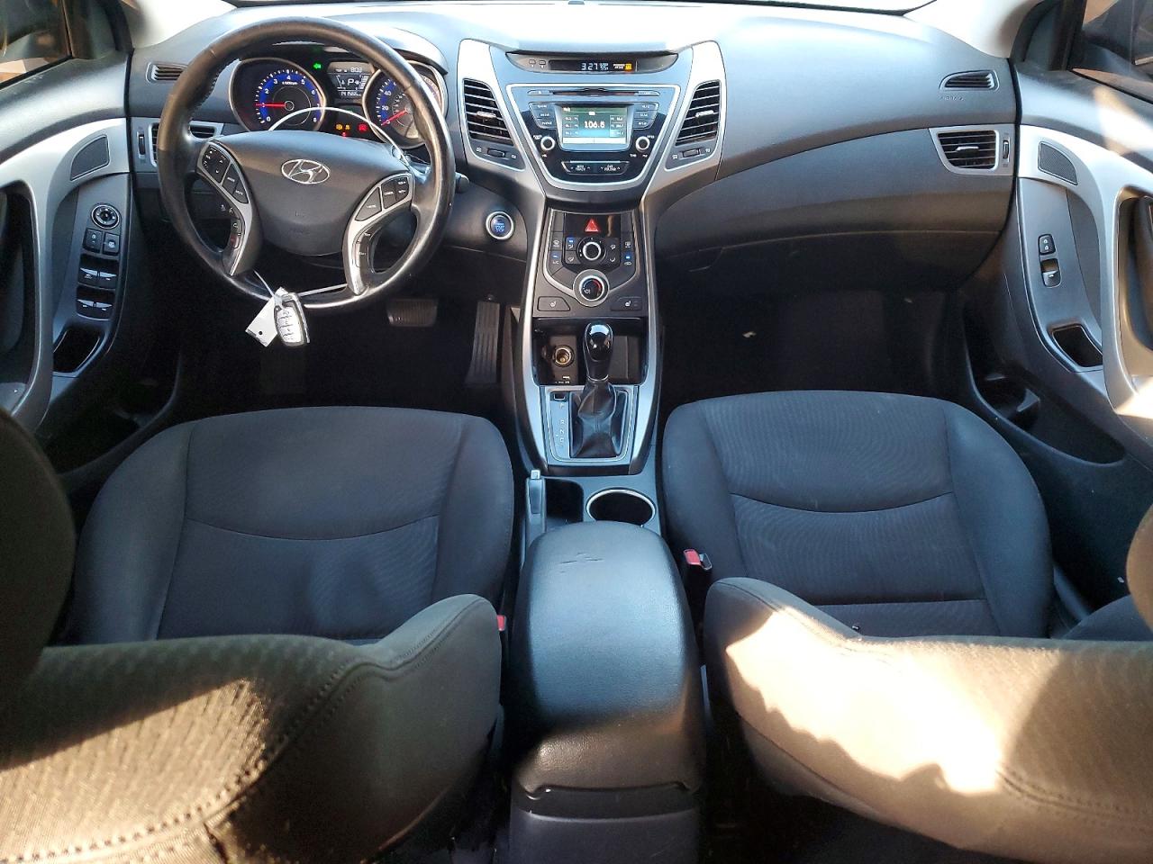 2016 HYUNDAI ELANTRA SE photo 8