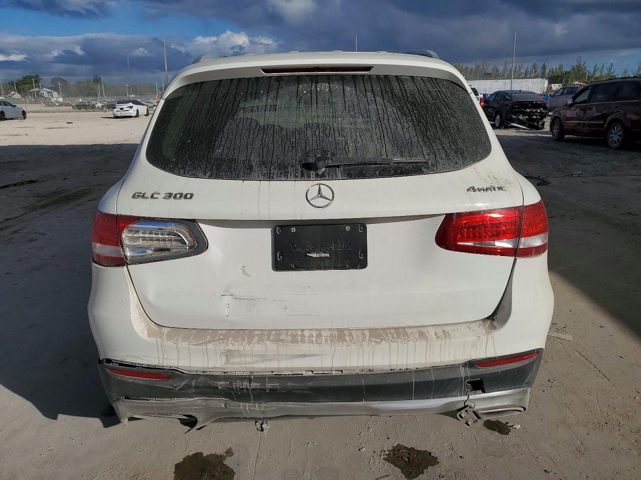 2017 MERCEDES-BENZ GLC 300 4MATIC photo 6