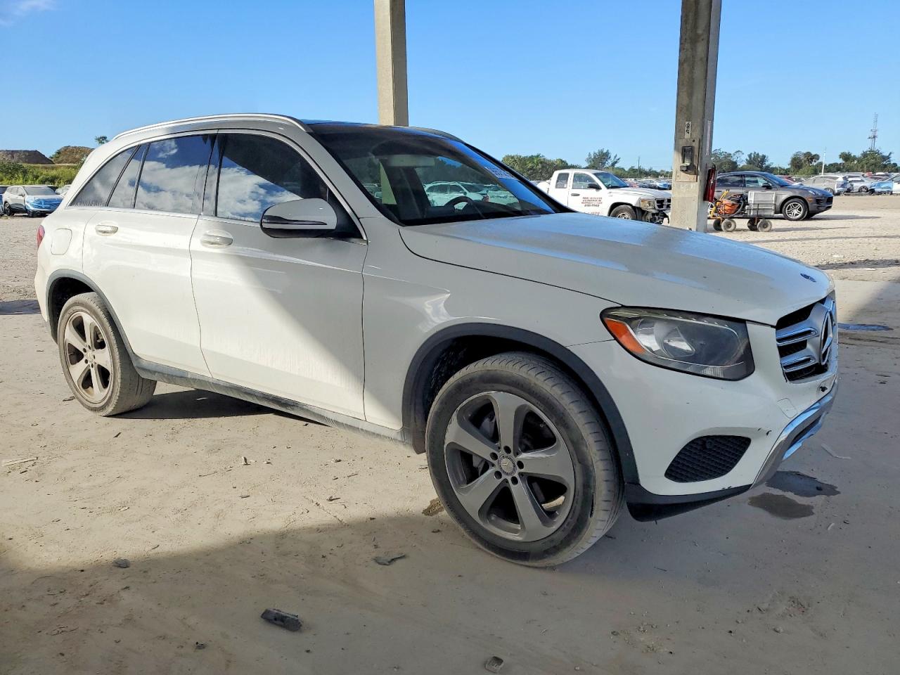 2017 MERCEDES-BENZ GLC 300 4MATIC photo 4
