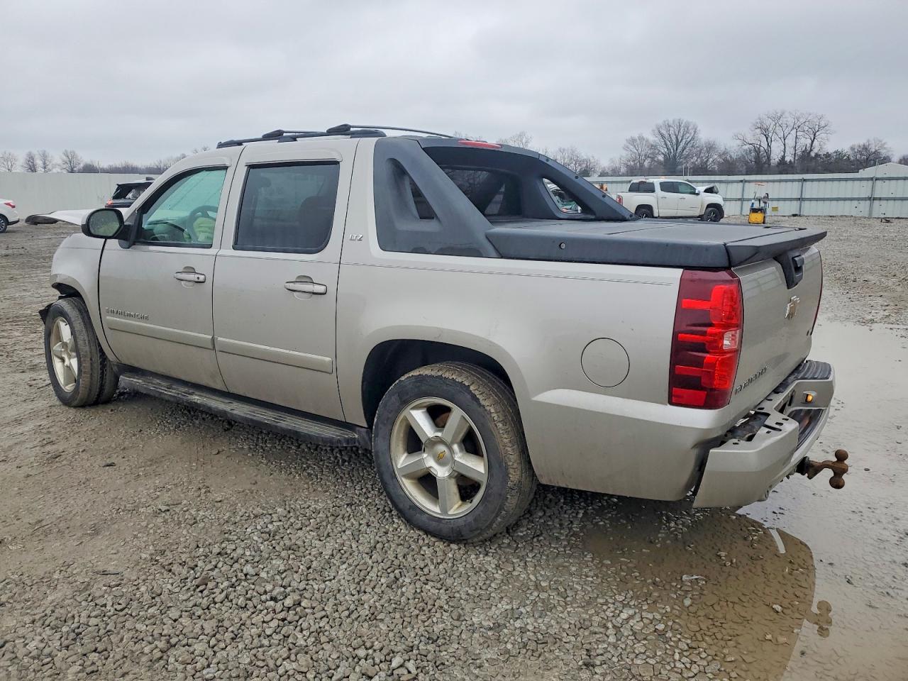 2007 CHEVROLET AVALANCHE K1500 photo 2