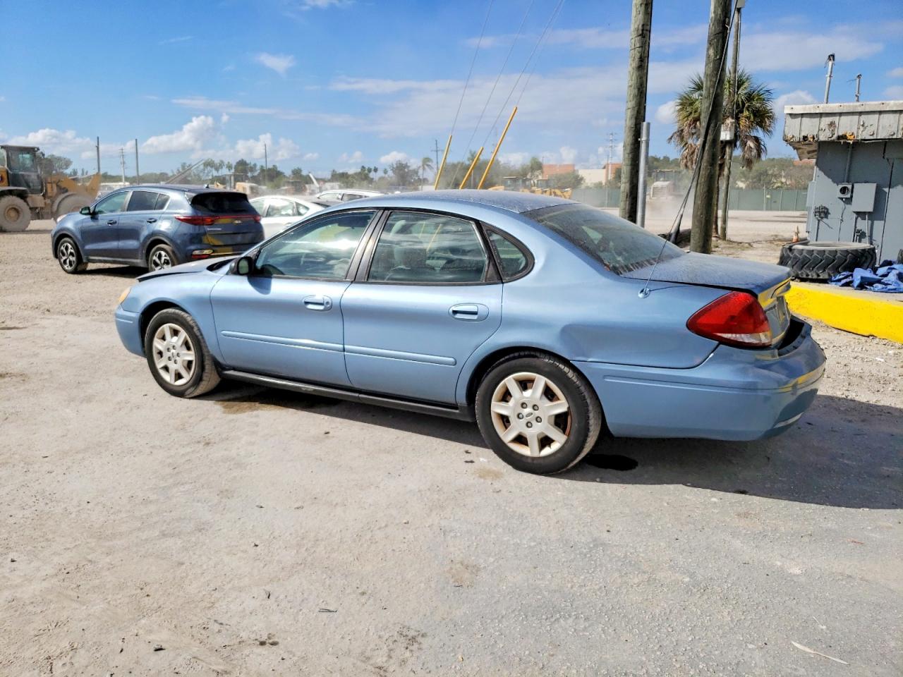 2005 FORD TAURUS SE photo 2