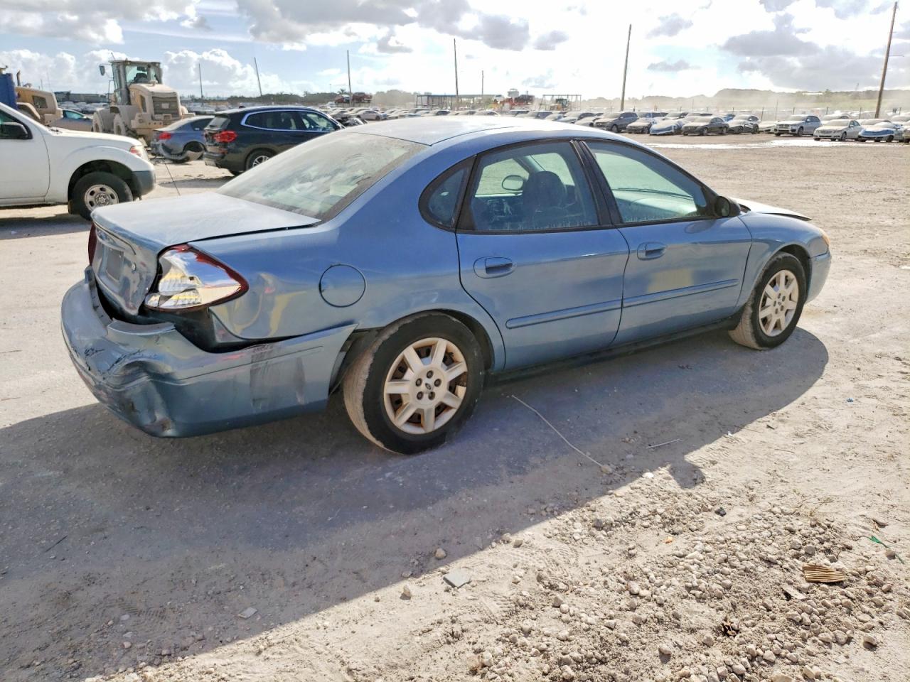 2005 FORD TAURUS SE photo 3
