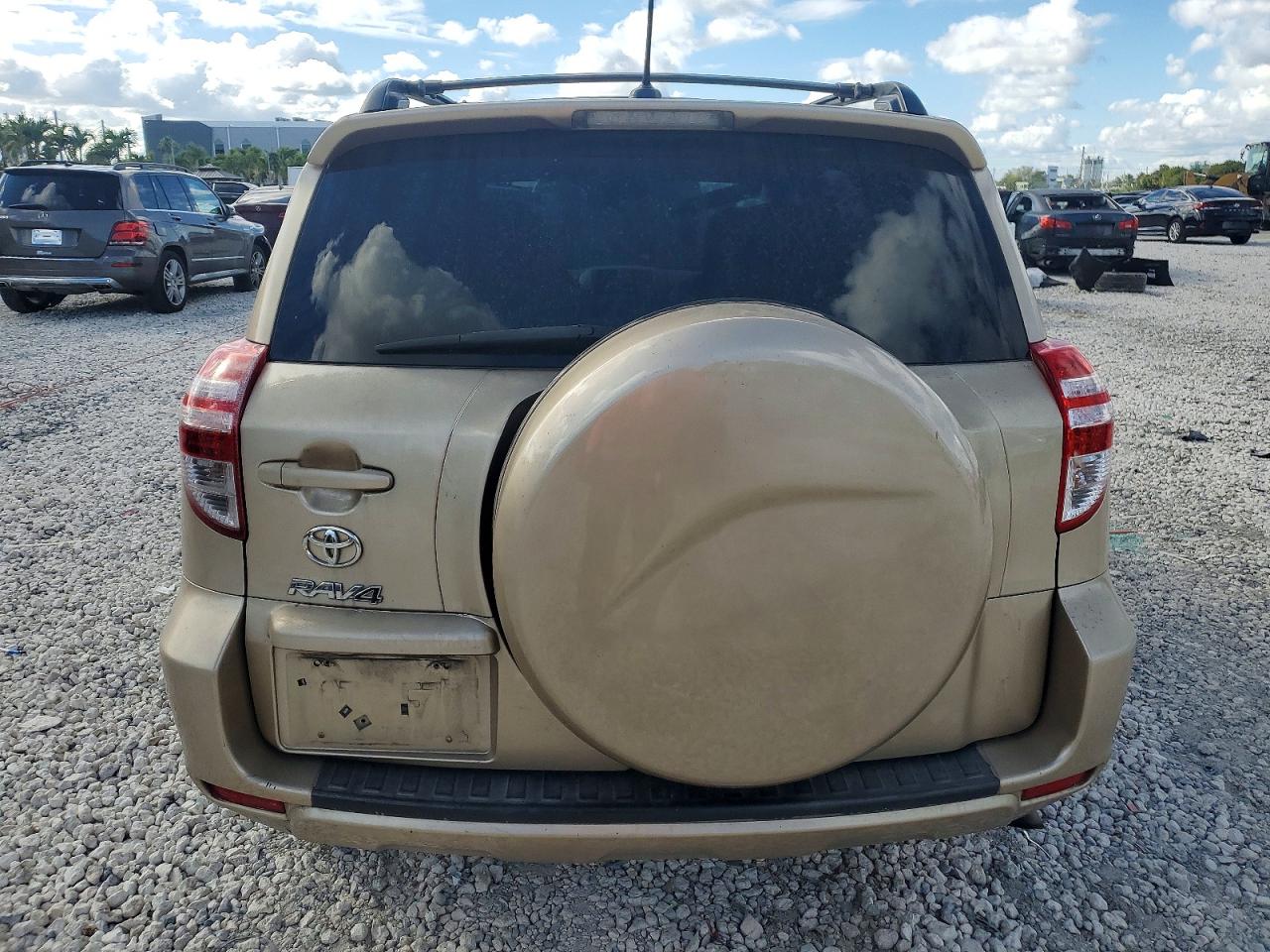 2012 TOYOTA RAV4 photo 6