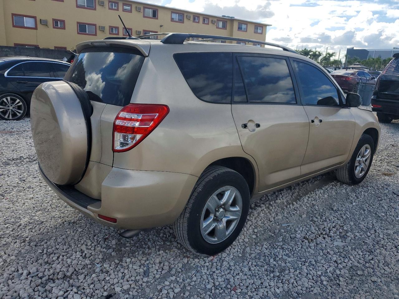 2012 TOYOTA RAV4 photo 3