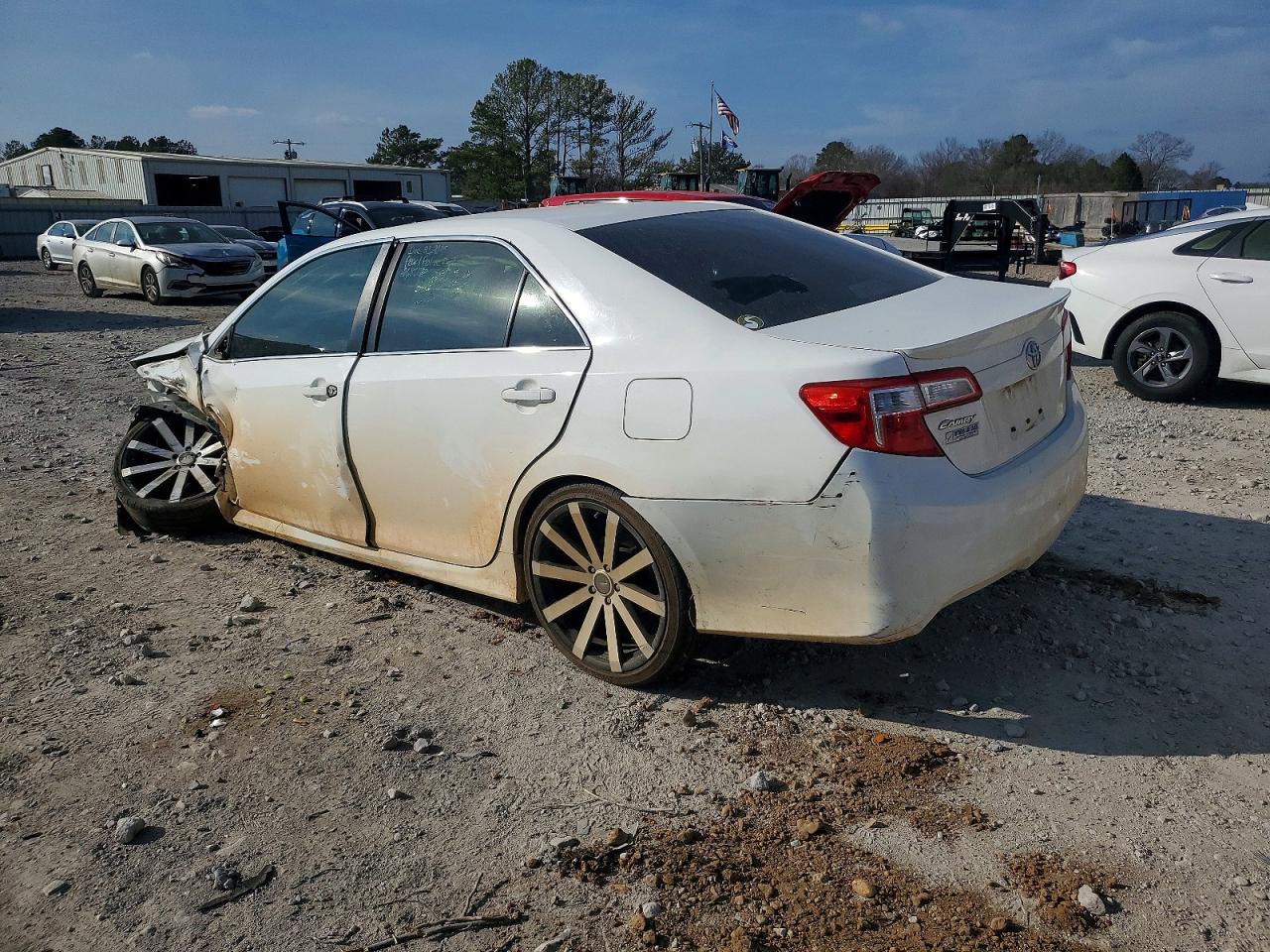 2014 TOYOTA CAMRY L photo 2