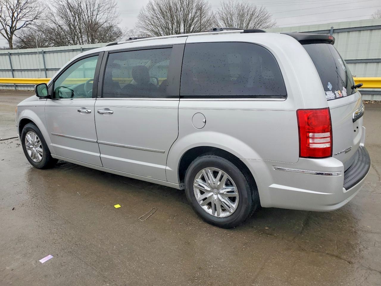 2008 CHRYSLER TOWN & COUNTRY LIMITED photo 4