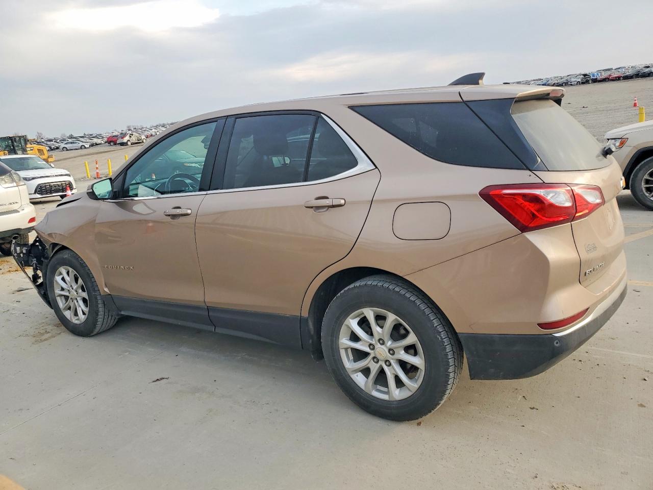 2019 CHEVROLET EQUINOX LT photo 2