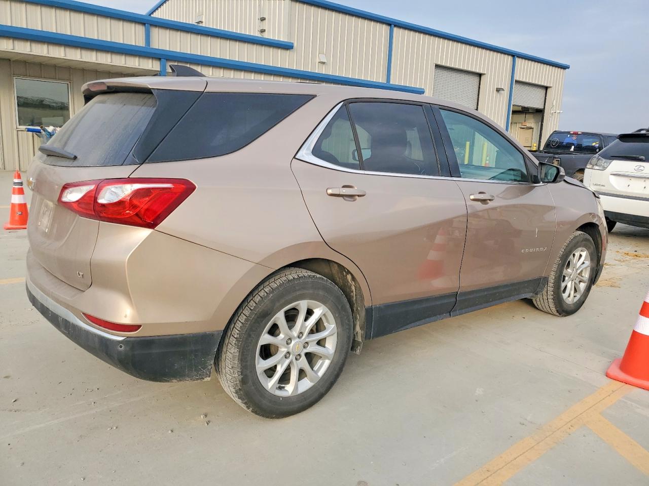 2019 CHEVROLET EQUINOX LT photo 3