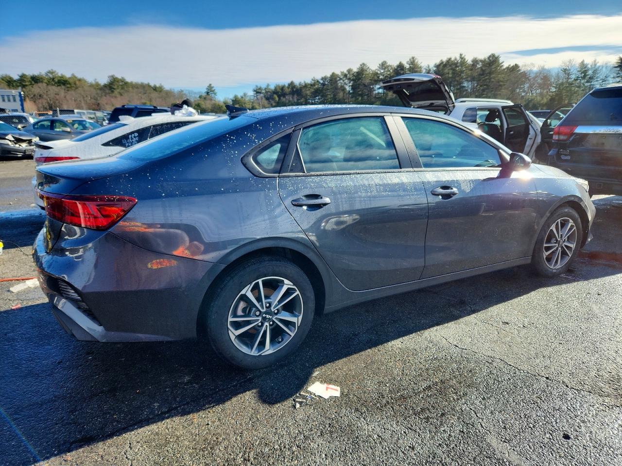 2023 KIA FORTE LX photo 5
