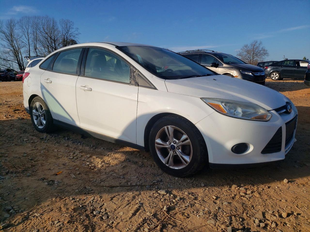 2014 FORD FOCUS SE photo 4