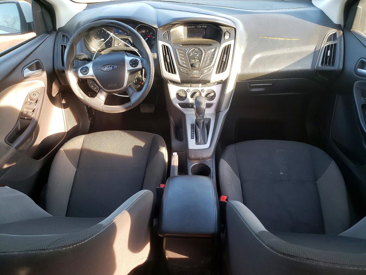 2014 FORD FOCUS SE photo 8