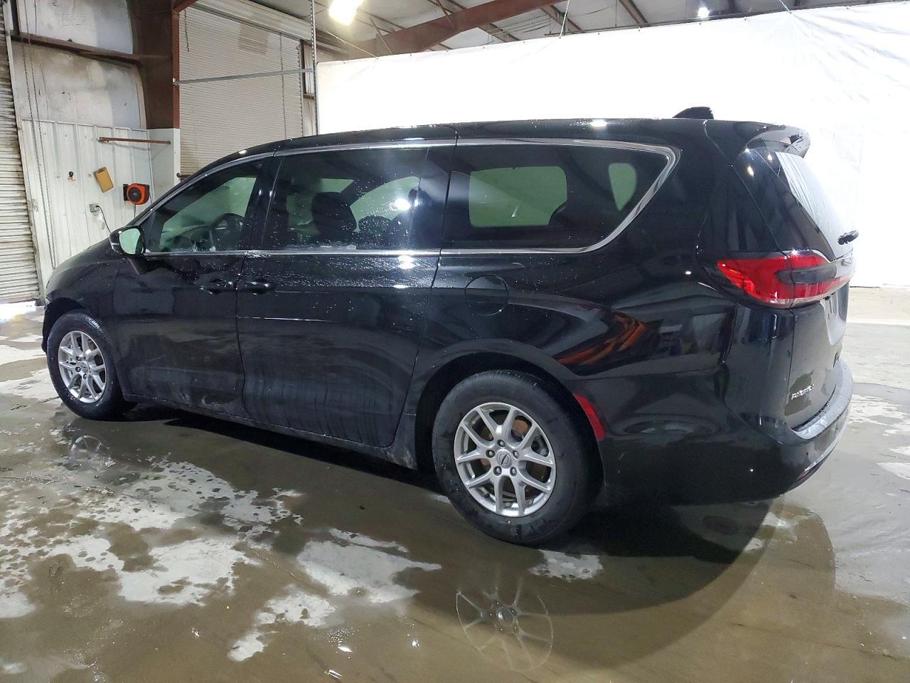 2025 CHRYSLER PACIFICA SELECT photo 2