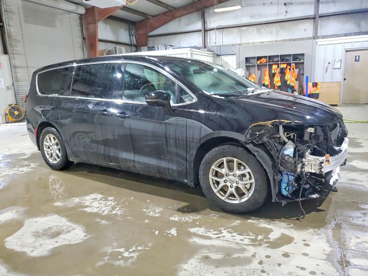 2025 CHRYSLER PACIFICA SELECT photo 4