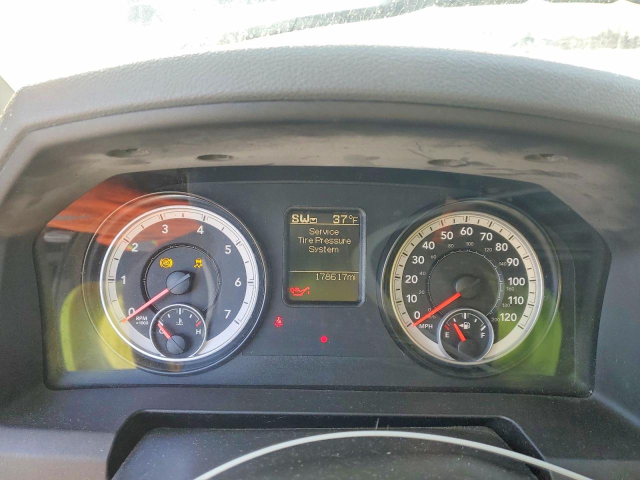2014 RAM 1500 ST photo 9