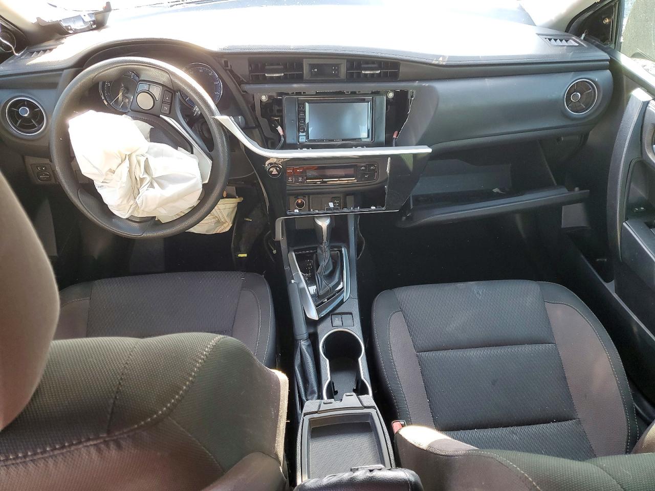 2019 TOYOTA COROLLA L photo 8