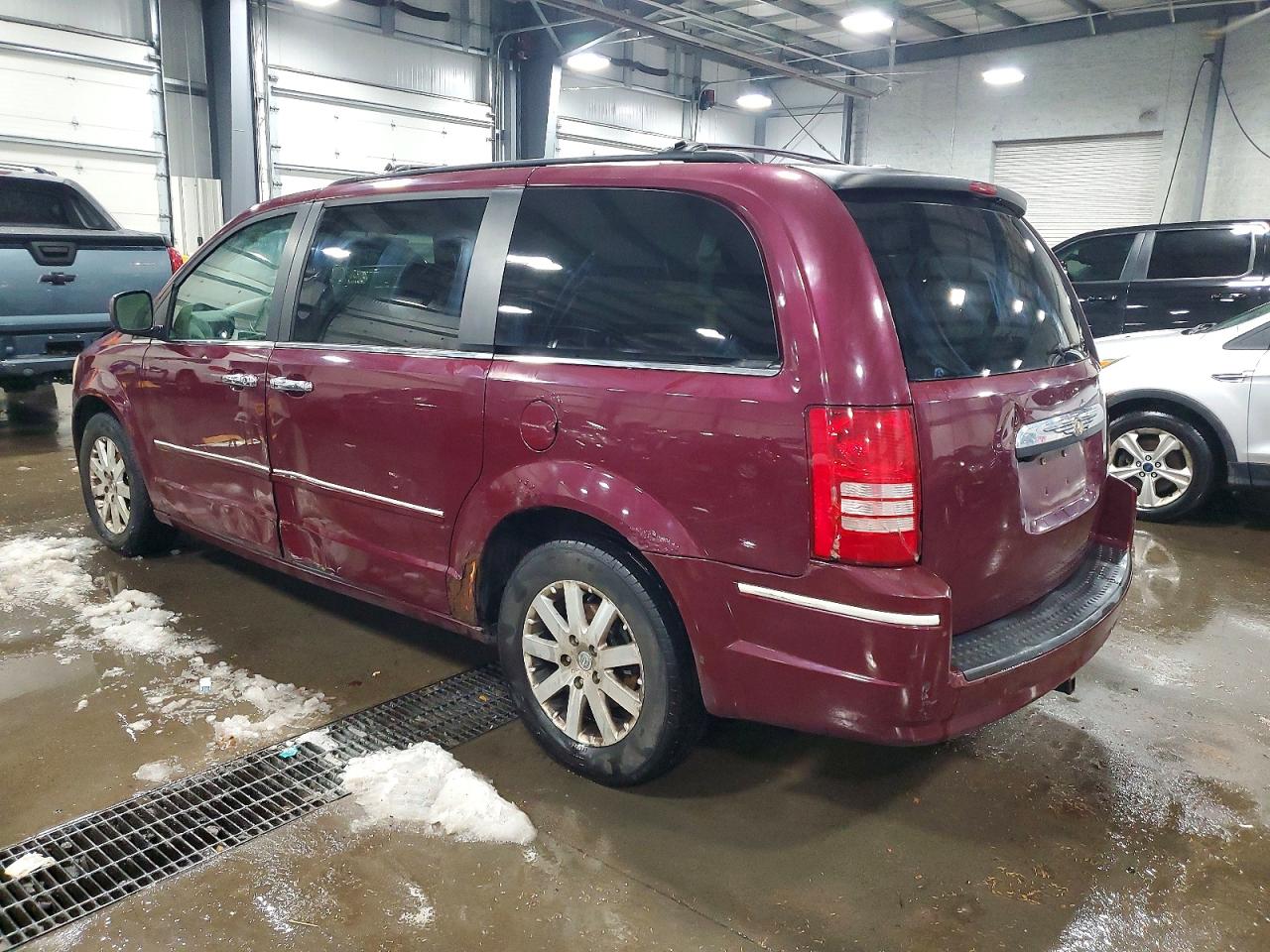 2008 CHRYSLER TOWN & COUNTRY TOURING photo 2