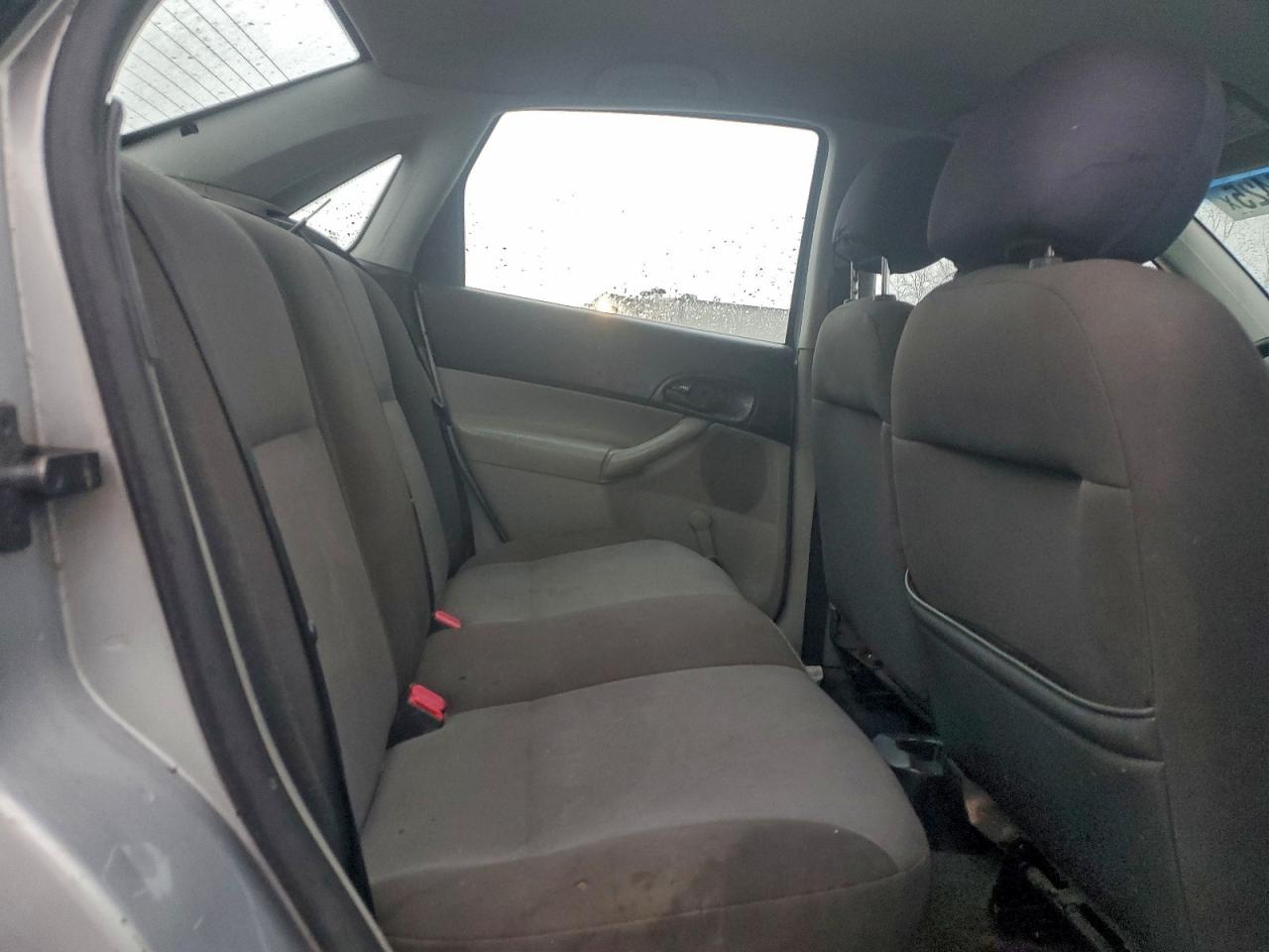 2006 FORD FOCUS ZX4 photo 10