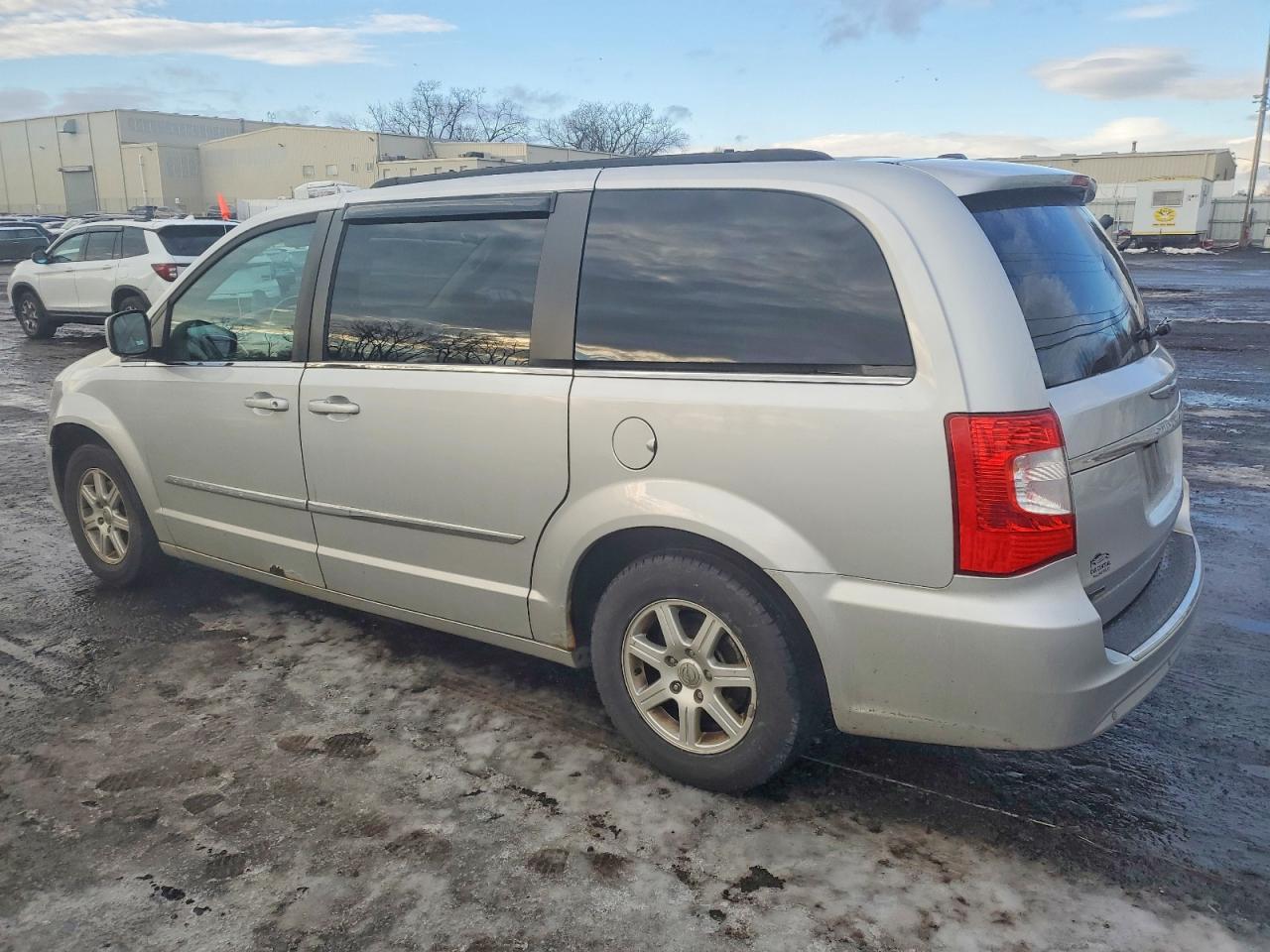 2012 CHRYSLER TOWN & COUNTRY TOURING photo 2