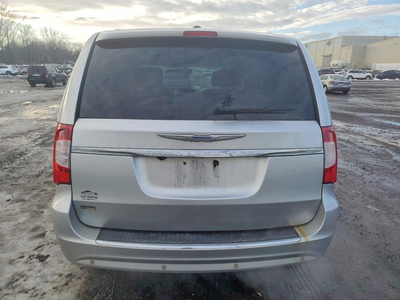 2012 CHRYSLER TOWN & COUNTRY TOURING photo 6