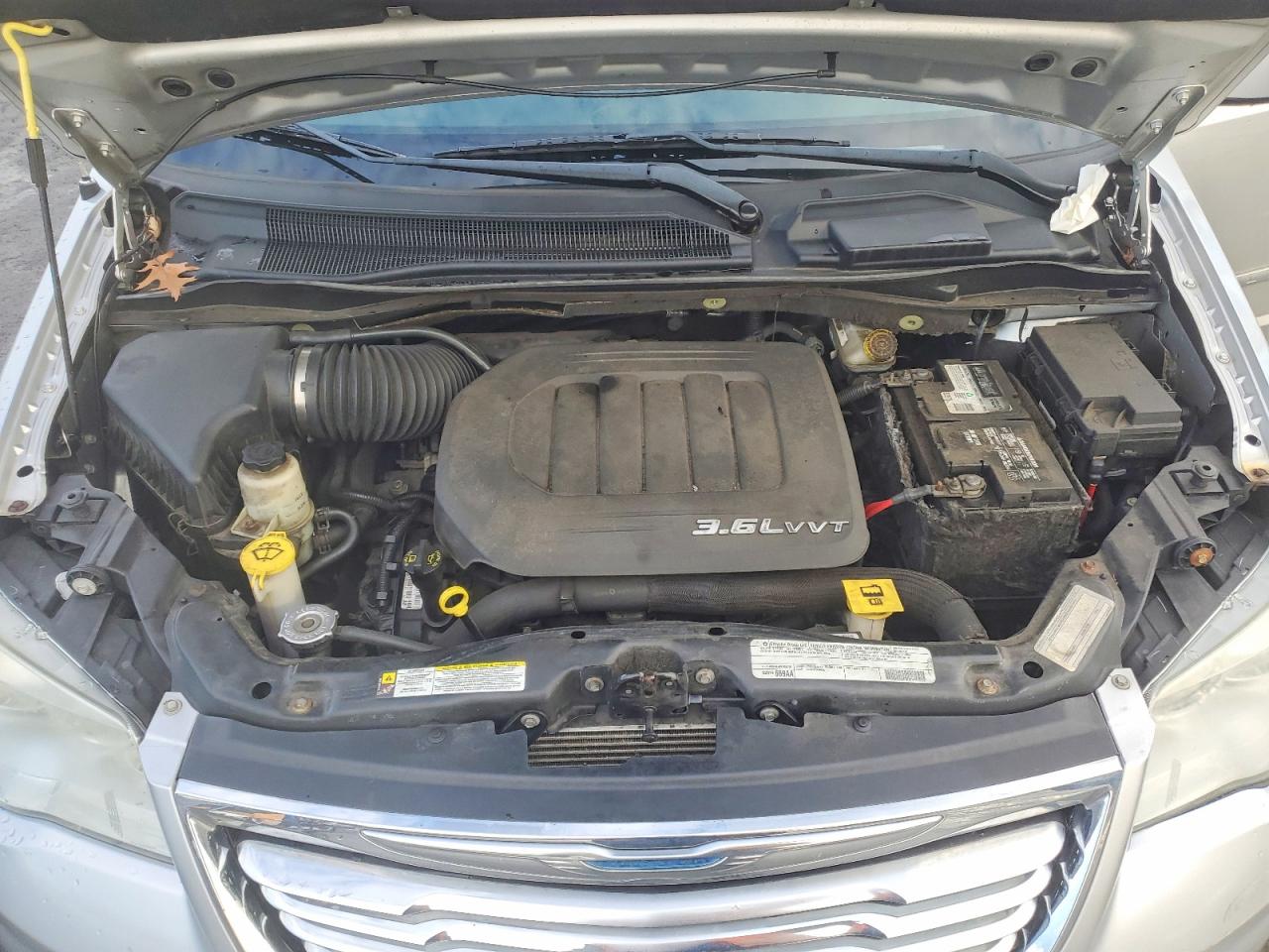 2012 CHRYSLER TOWN & COUNTRY TOURING photo 12