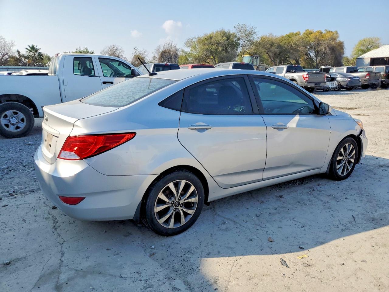 2016 HYUNDAI ACCENT SE photo 3