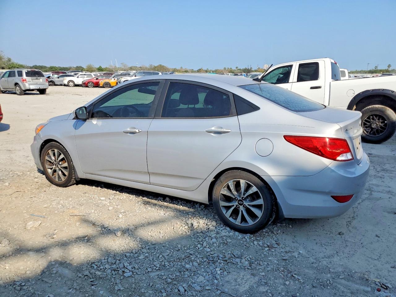 2016 HYUNDAI ACCENT SE photo 2