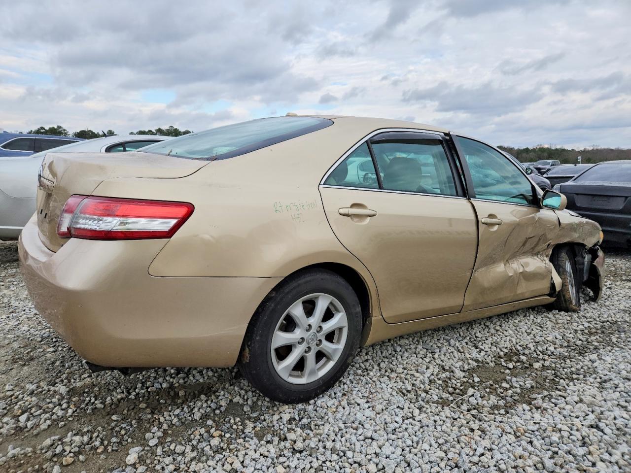 2010 TOYOTA CAMRY BASE photo 3