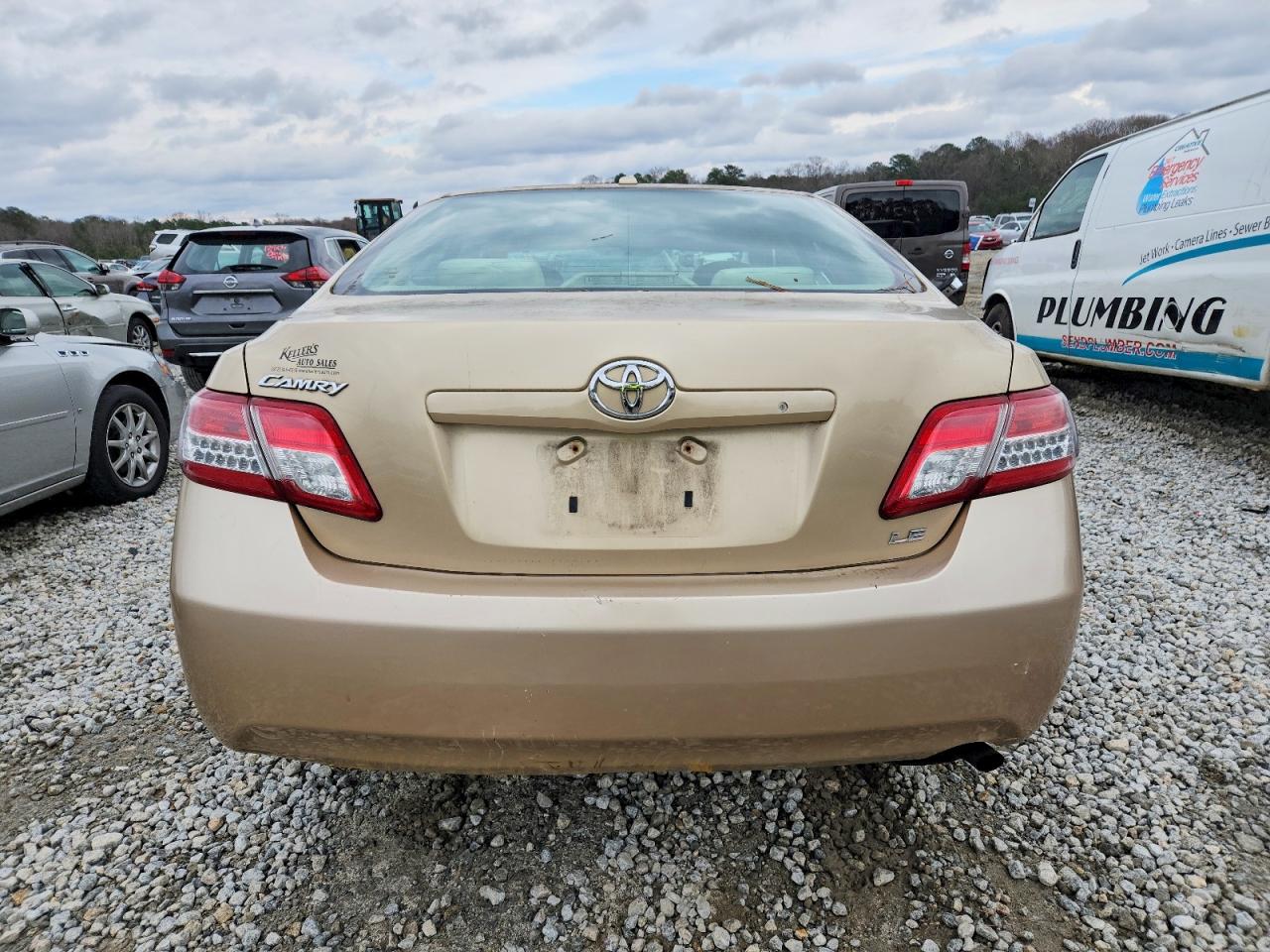 2010 TOYOTA CAMRY BASE photo 6