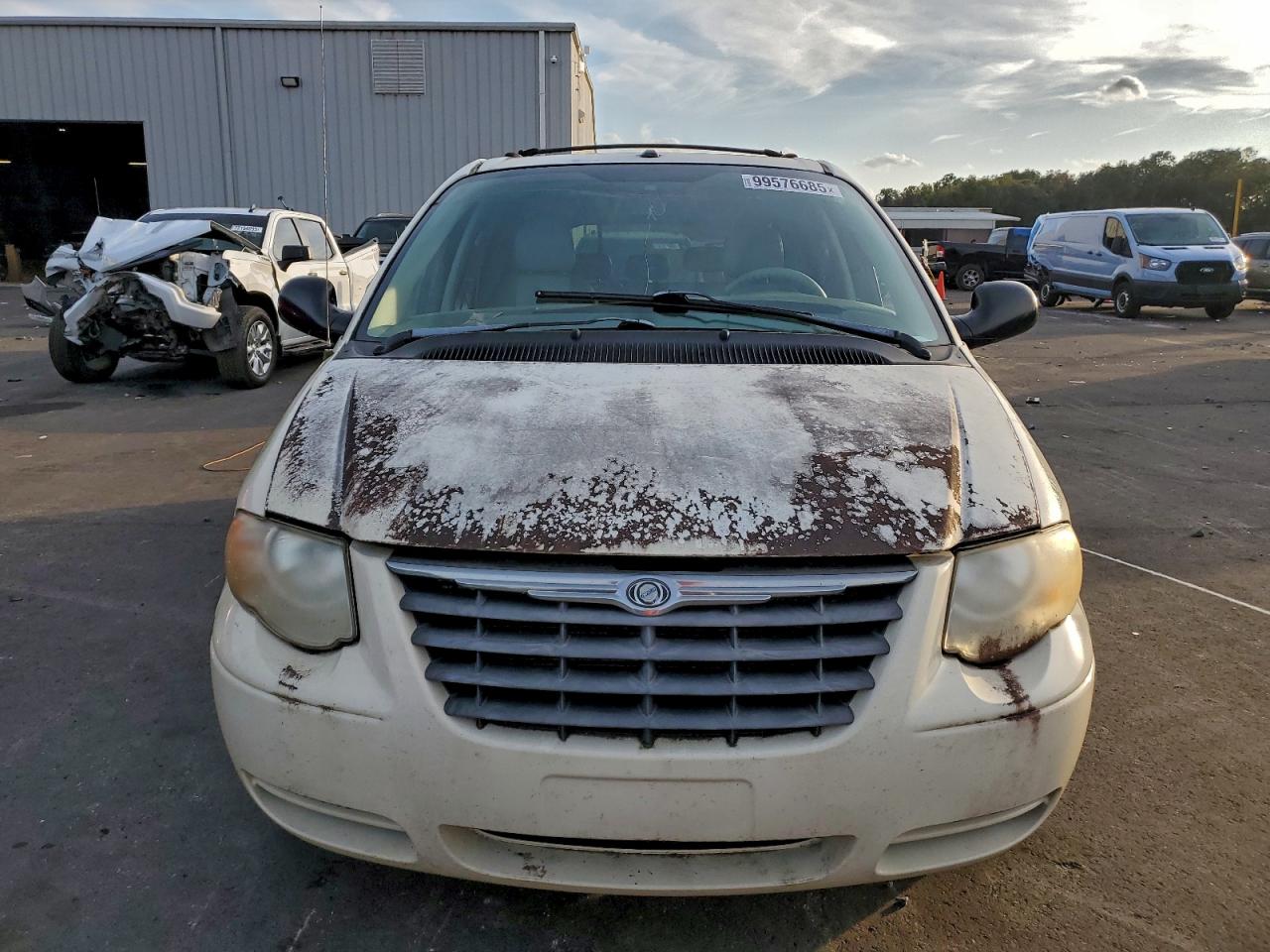 2007 CHRYSLER TOWN & COUNTRY TOURING photo 5