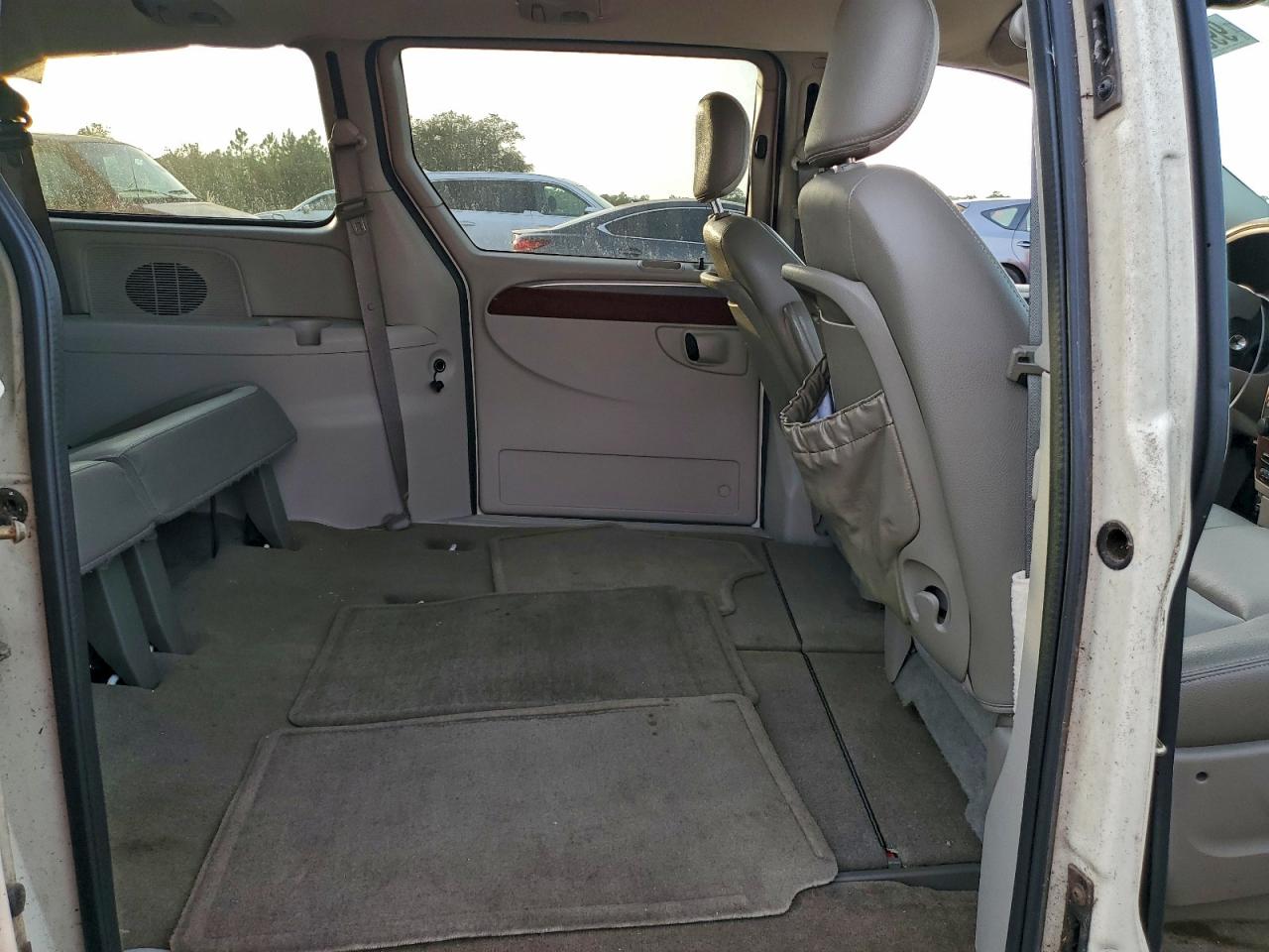 2007 CHRYSLER TOWN & COUNTRY TOURING photo 11
