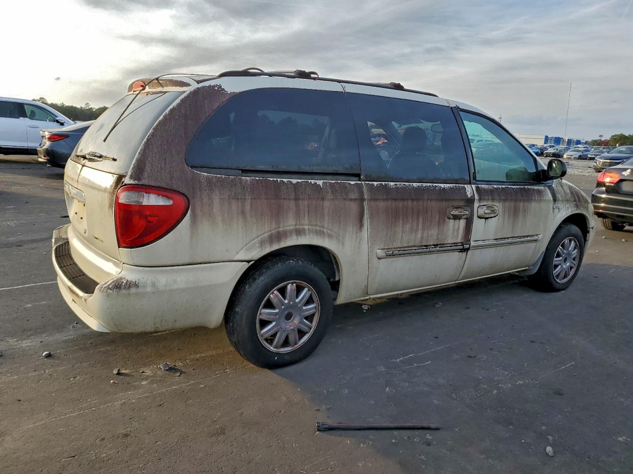 2007 CHRYSLER TOWN & COUNTRY TOURING photo 3