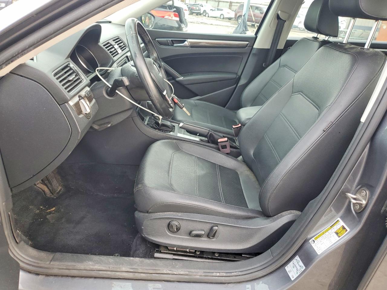 2018 VOLKSWAGEN PASSAT SE photo 7