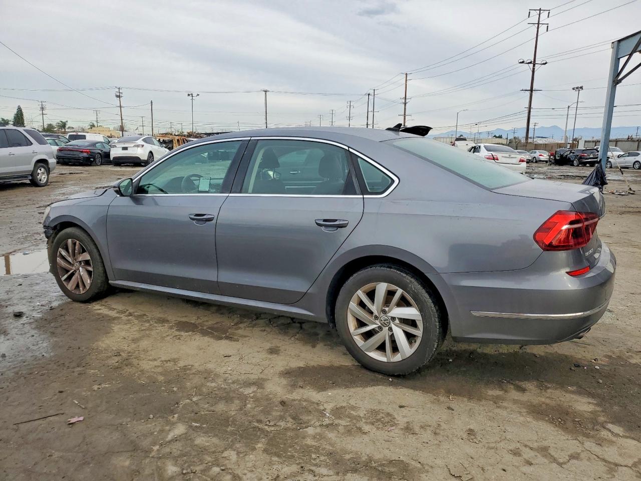 2018 VOLKSWAGEN PASSAT SE photo 2